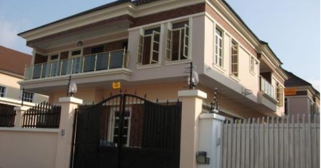 5 bedroom Duplex With 1 room quaters